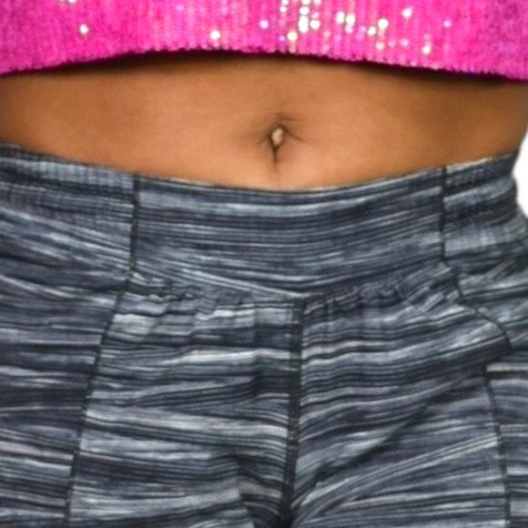 Lululemon Hotty Hot Short II Black Alpine Running Low Rise 4 inch Pockets Size 4 - Picture 4 of 12